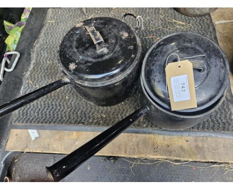 Judge enamel saucepan twelve pints, and one other enamel saucepan
