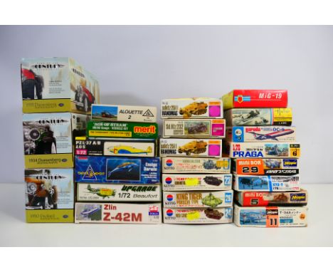 Monogram - Others - Approximately 24 plastic and metal model kits covering a a variety of genres and scales. Lot includes Mon