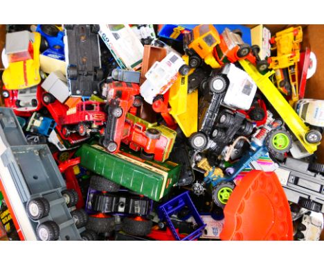 Matchbox - Dinky Toys - Corgi - Others - An large unboxed group of playworn diecast model vehicles in various scales. Lot inc
