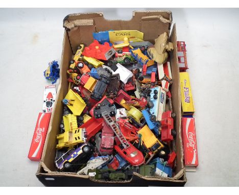 Matchbox - Corgi - Dinky Toys - Others - A group of unboxed playworn diecast model vehicles in various scales. Lot includes M