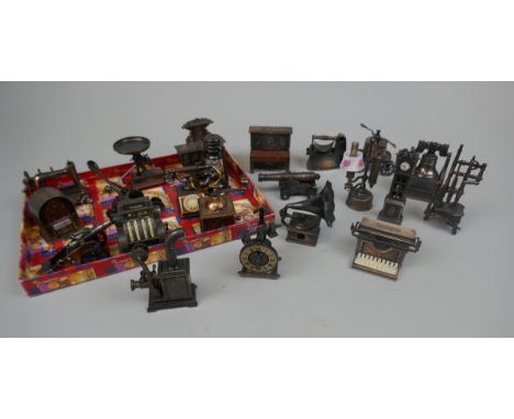 Good collection of vintage style novelty pencil sharpeners 