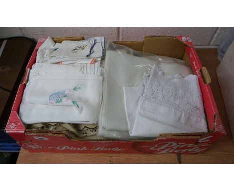 Collection of vintage linen to include table cloths, napkins etc. 
