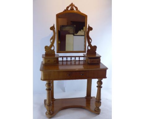 A walnut Dutchess dressing table and mirror, 150 x 90 x 50cm 