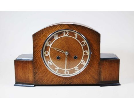 A 1950s oak cased mantel clock, having raised Arabic numerals and eight day movement, w.37cm