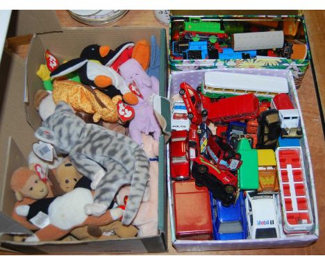 A box of assorted Ty beanie babies, to include Chip the Cat, Bones, Silver, and Waddle etc; together with a collection of loo