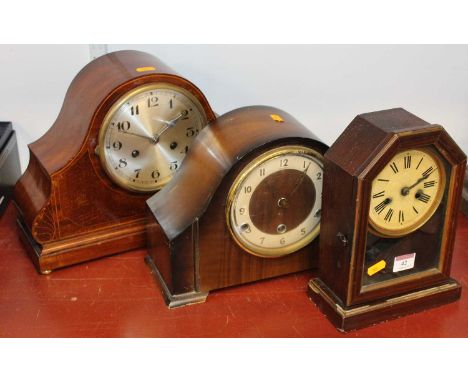 An early 20th century mahogany and boxwood strung 8-day mantel clock, the silvered dial showing Arabic numerals, height 27cm,