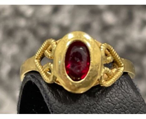 18ct gold Ruby oval stone ring. Size K 2.2g