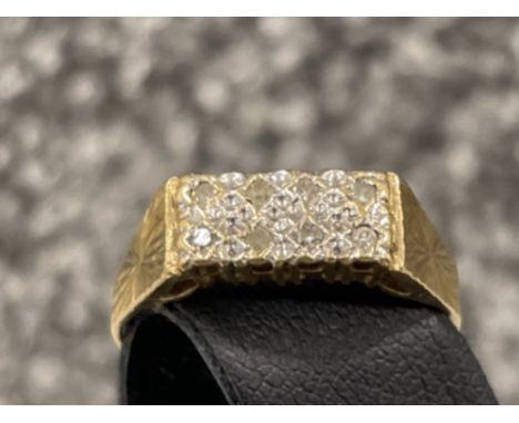 Vintage 9ct gold diamond set ring. Size R 2.5G