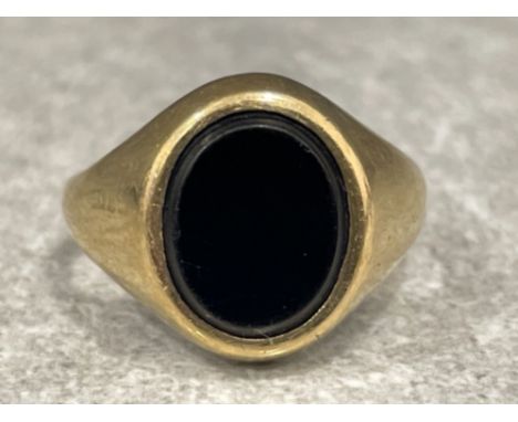 Vintage 9ct gold and oval Onyx gents signet ring. Size R 5.6g