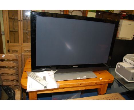 PDP4270XD Pioneer 42" plasma TV with user manual and remote.