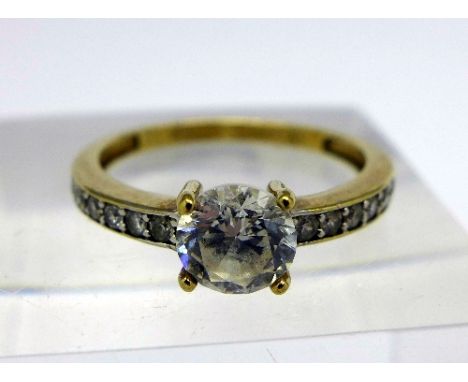 A 9ct gold and cubic zirconia ring, weight 1.6g, size L