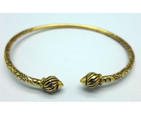 A 14ct gold bangle, weight 19.1g