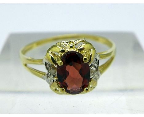 A 9ct gold, garnet and diamond ring, weight 1.1g, size O