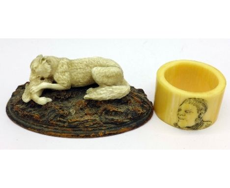 A carved napkin ring and a carved model hunting dog