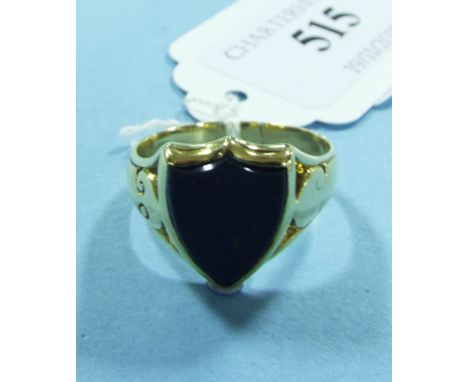 A gentleman's 18ct gold and bloodstone signet ring