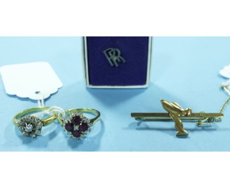 An 18ct gold and diamond cluster ring, another ring, and a 9ct gold bar brooch, applied a Rolls Royce Spirit of Ecstasy (4)