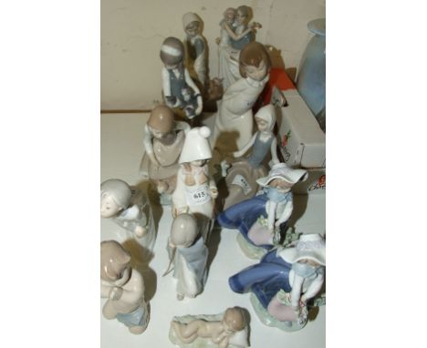 A Lladro group, Bride and Groom, 26 cm high, and twelve similar figures (13)