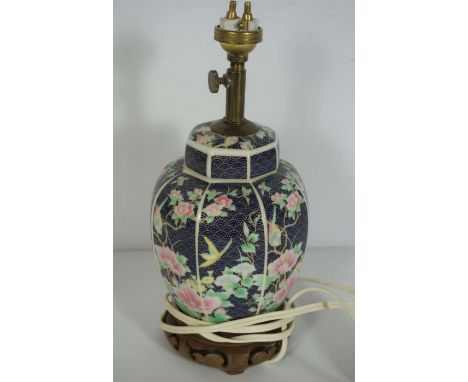 Six assorted table lamps, including two pairs of Ginger Jar styled lamp bases and a brass column double light lamp (6)