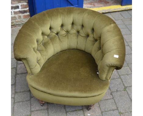 Button back upholstered tub chair