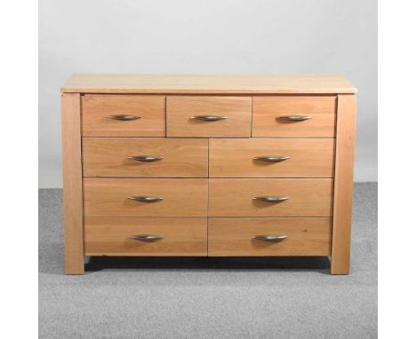 A modern light oak chest of nine drawers124w x 45d x 82h cm