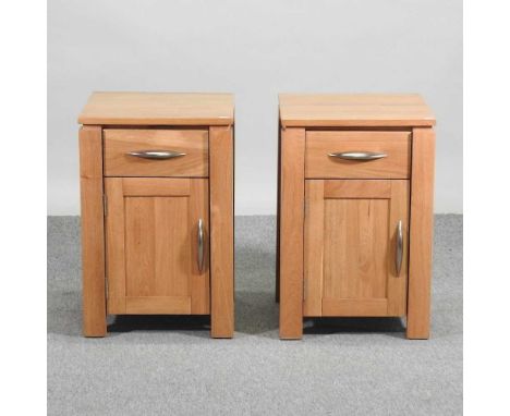 A pair of light oak bedside cabinets40w x 40d x 60h cm