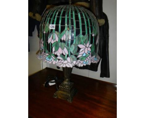 A good large Tiffany style table lamp. COLLECT ONLY.H approx 73cm, shade depth approx 47cm, circa 1980's