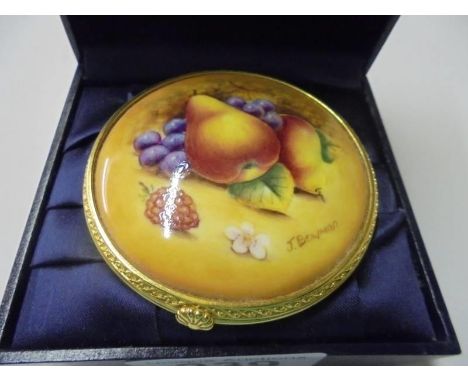 A boxed Royal Worcester porcelain trinket box.No certificate but numbered No:239 on bottom.in as new condition.Bottom diamete