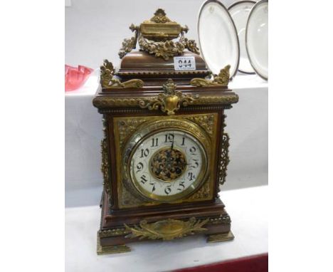 A good quality Victorian bracket clock with brass fittings,&nbsp;