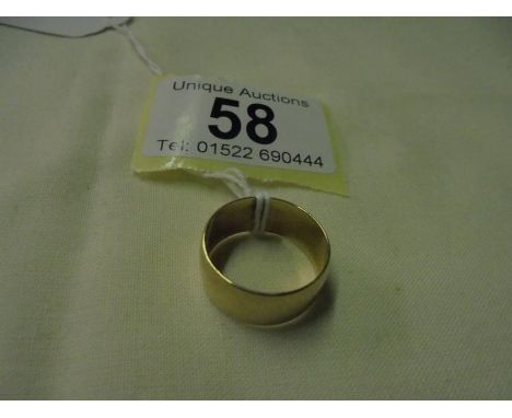 A 9ct gold wedding ring, size M, 3.6 grams.
