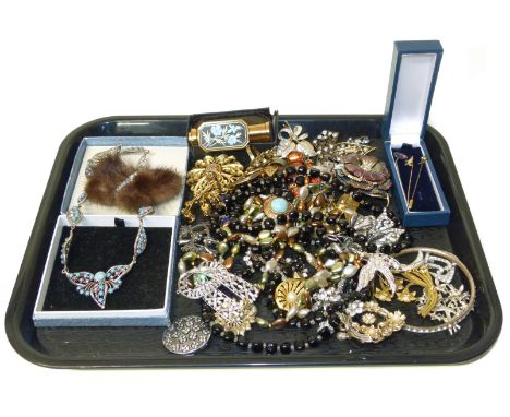 A quantity of vintage costume jewellery to include three stick pins, a stone set necklace, brooches etc Condition reports are