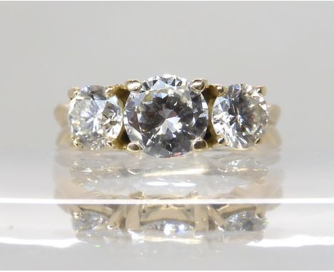 AN 18CT YELLOW GOLD THREE STONE DIAMOND RING set with three brilliant cut diamonds with an estimated approx combined diamond 