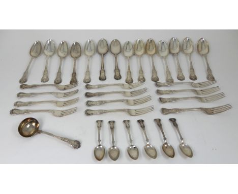 A COLLECTION OF KING'S PATTERN SILVER CUTLERY comprising fifteen tablespoons, twelve dinner forks, six teaspoons and a sauce 