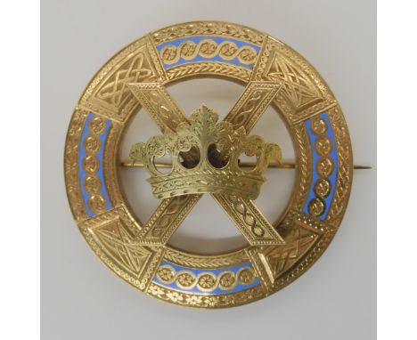 A YELLOW METAL SCOTTISH THEMED BROOCH engraved with Celtic knot work, St. Andrew's crowned cross, and panels further embellis