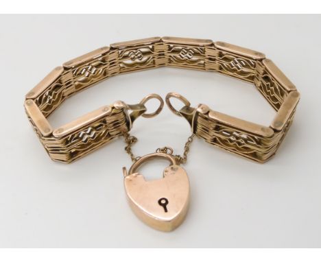 A 9CT GOLD DECORATIVE GATE BRACELET with heart shaped clasp. Length 19cm, weight 24.5gms Condition Report: One of the end lin