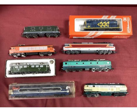 Eight HO Gauge Continental Outline Unboxed Locomotives, comprising a Frateschi Bo-Bo diesel MRS blue/yellow livery, Class U5B