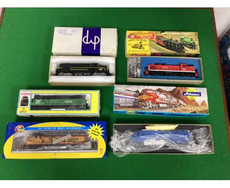 Five HO Gauge U.S.A Outline Boxed Diesel Locomotives, comprising a Athearn Ref 95174 'SD40' Chessie System' Bando' R/No 7609,