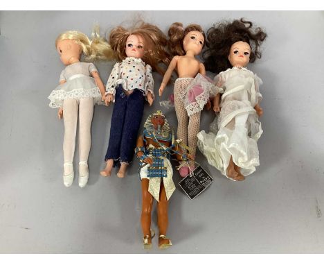 An Small Collection of Vintage Pedigree Sindy Dolls, including Gen 2, blonde haired, brunette haired, auburn haired, #1077, w