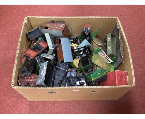 A Quantity of Vintage Hornby 'O' Gauge Model Railway Items to include Clockwork Locomotive, Tenders, Rolling Stock, Track, et