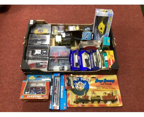 Collection of approximately Twenty-Five Die-Cast and Plastic Model Cars and other Vehicles, various scales, Del Parado, Corgi