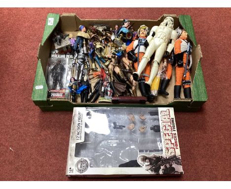 A Quantity of Plastic and Resin Action Figures and Display Miniatures in various scales, Themes include Walking Dead, Star Wa