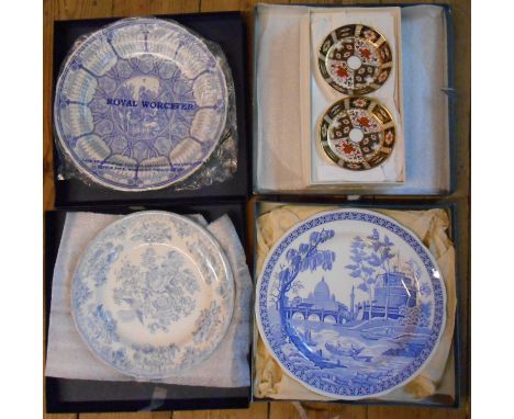 A pair of boxed Crown Derby saucer dishes with Imari style decoration, a modern Spode Blue Room blue and white transfer print