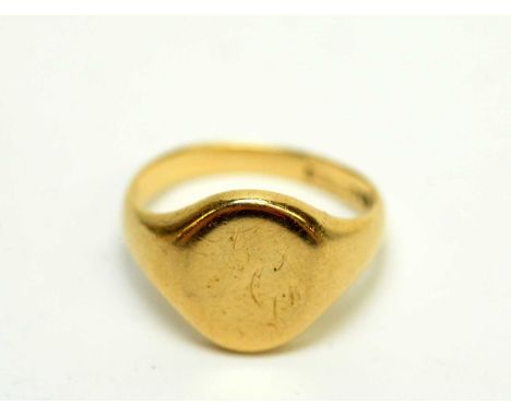 A 9ct yellow gold signet ring, 7.5g. 