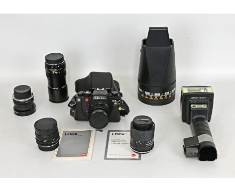 LEICA AUSRÜSTUNG  Leica R5 schwarzes Gehäuse mit Tasche, Objektiv Leitz E55 P-cir 13357, anbei Objektiv TAMRON-SP 90mm F/2,5,