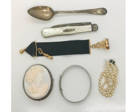 An unmarked silver cameo, silver fruit knife, bangle, pearl necklace with a 9ct clasp and a gold coloured seal etc.