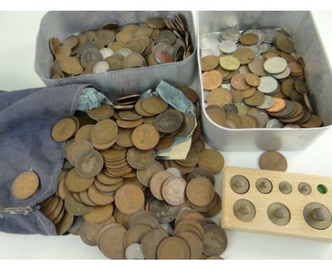 LARGE COLLECTION OF PREDOMINANTLY GB COINAGE to include quantity of mainly early - mid Century one penny coins, various dates