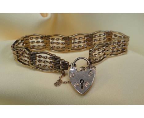 9CT GOLD GATE BRACELET, of barley twist design with heart shaped padlock, 20.5gms