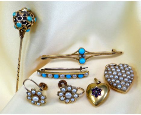 ASSORTED JEWELLERY comprising 9ct gold turquoise and seed pearl bar brooch, yellow metal heart shaped seed pearl locket, pair