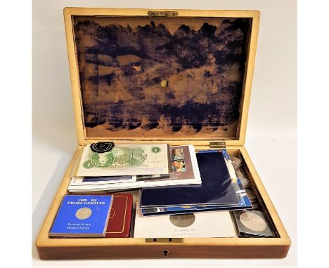 SELECTION OF COINS, BANKNOTES AND FIRST DAY COVERSincluding various commemorative crowns, a cased 'Britains First Decimal Coi