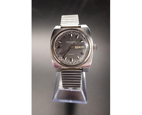 GENTLEMEN'S JAEGER LeCOULTRE CLUB AUTOMATIC WRISTWATCHthe grey dial with silver baton five minute markers, outer 'chequered f