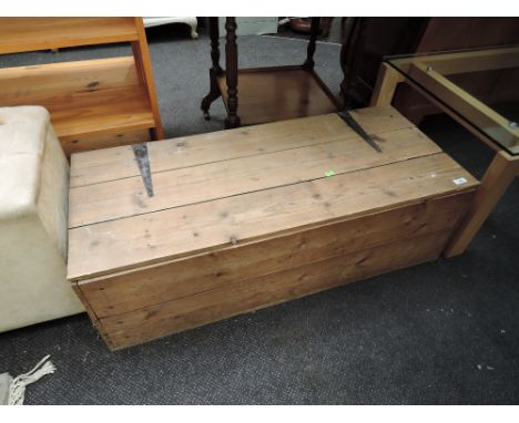 A rustic pine storage box suitable for tools, bedding or toysCONDITION REPORT - APPROX 40" long x 17" inch wide X13" high